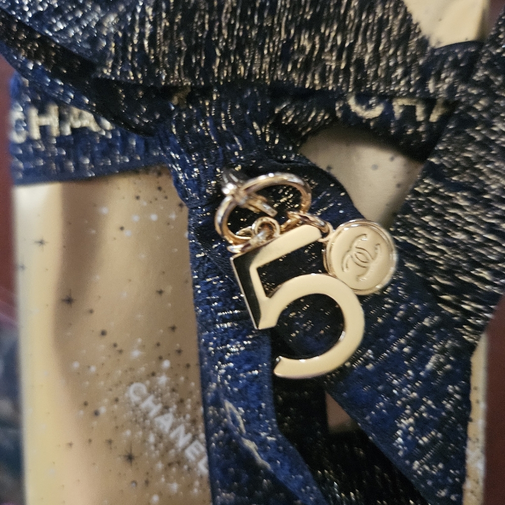 CHANEL No. 5 Charm New Gold Toned Nwot